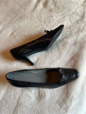 Stuart Weitzman Classic Kitten Heel Pumps with Bow
